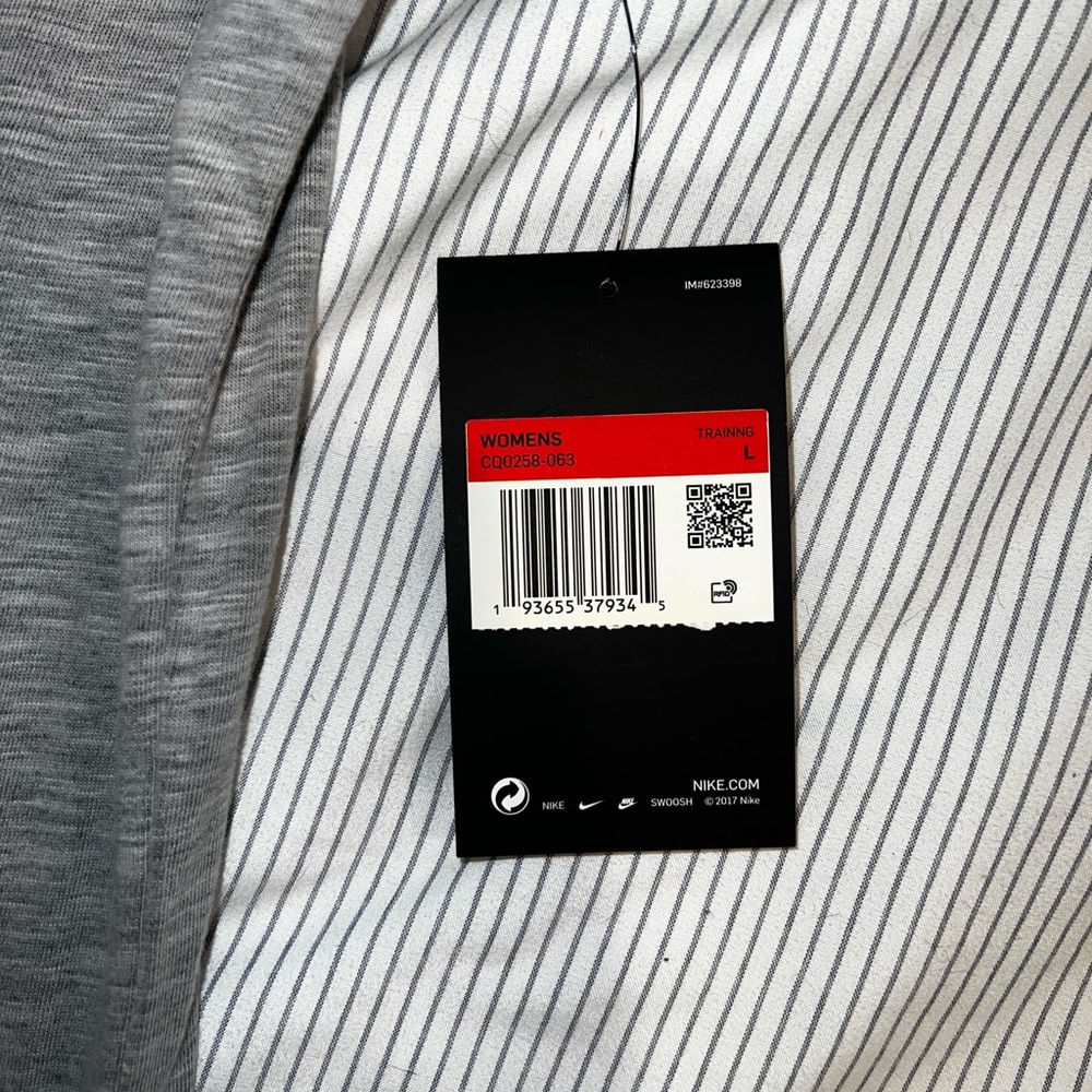 Nike Dri-Fit Tee - Picture 3 of 3